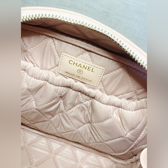 Chanel 24C Medium Curvy Cosmetic Pouch Case Quilted Light Pink Caviar Brand New - Picture 10 of 10